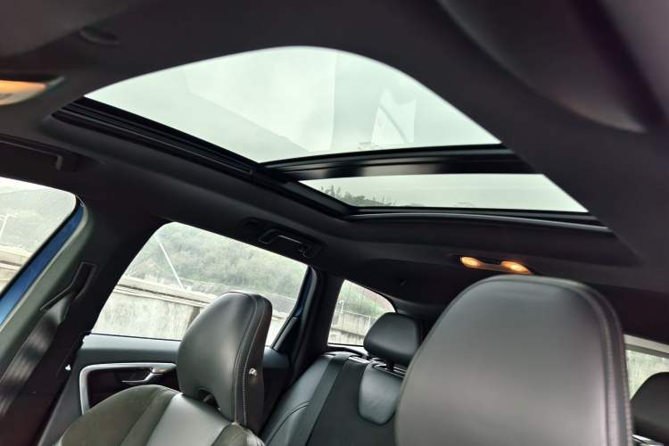 Used Volvo XC60 2017 T5 AWD Personalized Sport Upgrade Edition