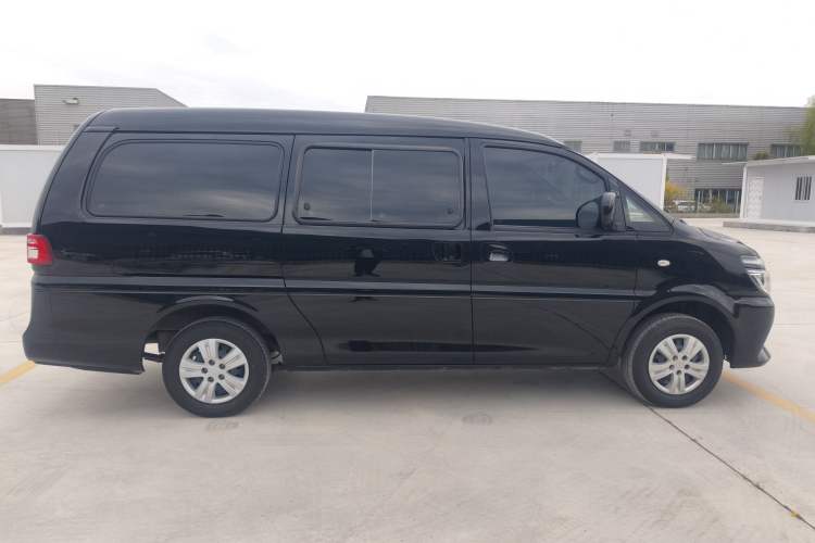 Used FORTHING Lingzhi 2023 M5L 1.6L Comfort 9-Seater Exterior 9