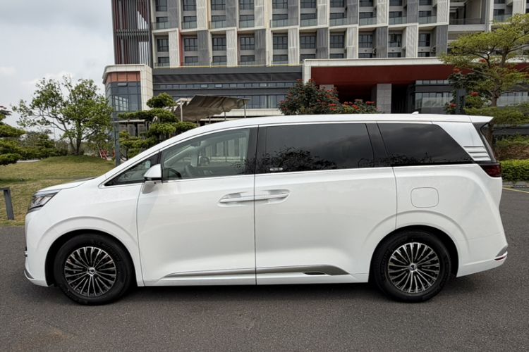 Used Denza D9 2022 DM-i 970 Four-Wheel Drive Prestige Model
