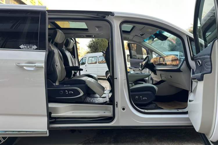 Used SAIC MAXUS G90 2022 2.0T Xingyun Seven-Seater Version