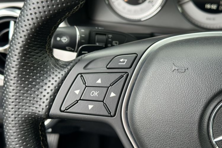 Used Mercedes-Benz GLK-Class 2013 Facelift GLK 300 4MATIC Fashion Edition Interior 6