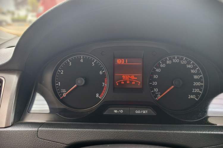 Used Volkswagen Santana 2015 1.6L Manual Comfort Edition