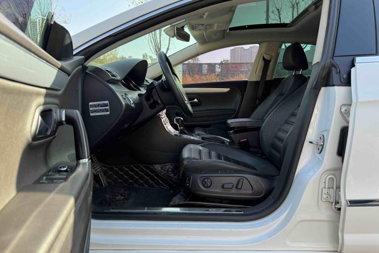 Used Volkswagen FAW-Volkswagen CC 2016 1.8TSI Luxury Model
