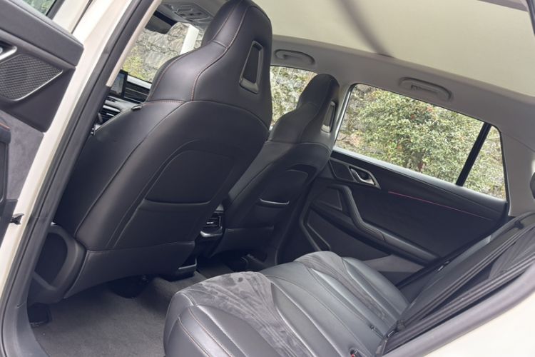 Used Roewe D5X DMH 2024 135 Tech Edition
