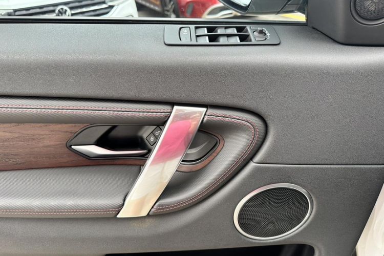 Used Land Rover Discovery Sport 2020 249 PS R-Dynamic Performance Edition Interior 2