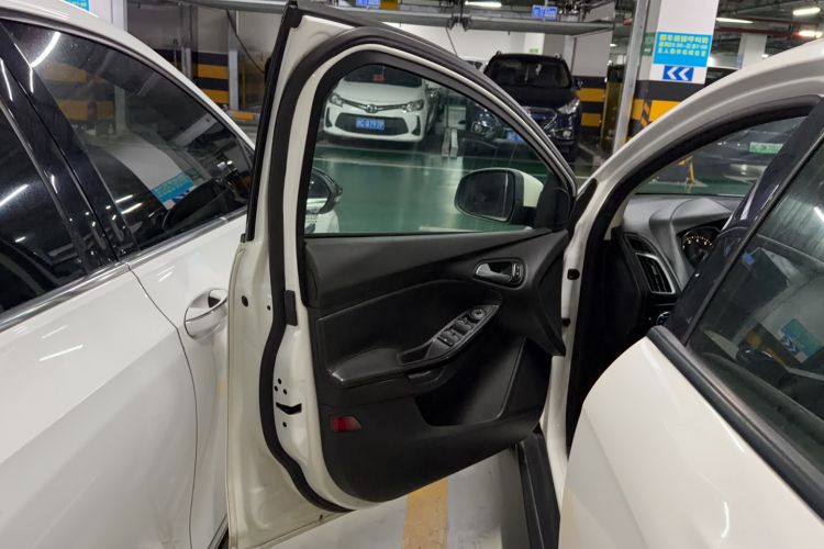 Used Ford Focus 2018 Two-Door Classic EcoBoost 125 Manual - Supercharged Style SmartDrive Edition
