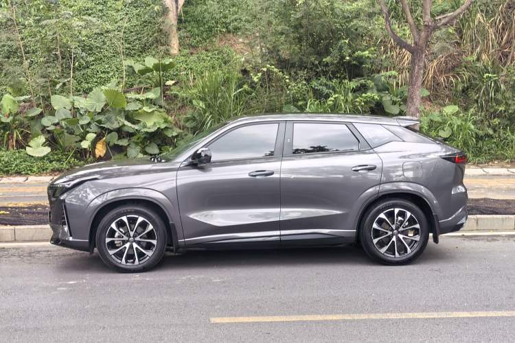 Used CHANGAN UNI-Z New Energy 2024 Blue Whale Smart Electric iDD 125km Beyond Edition Exterior 2