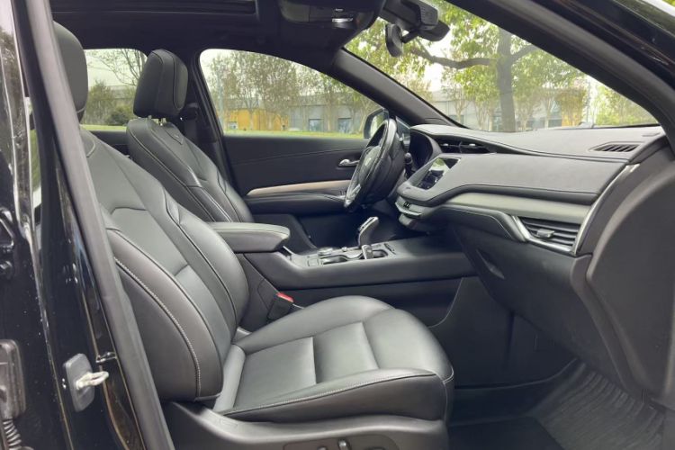 Used Cadillac XT4 2020 28T Two-Wheel-Drive Leading Version Interior 10