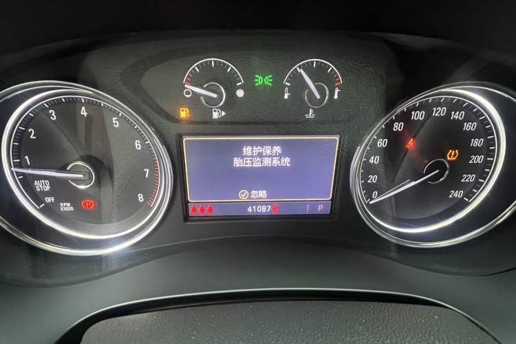 Used Buick LaCrosse 2019 28T Luxury Version Odometer Close Up