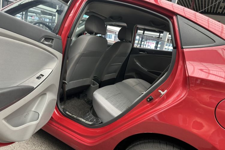 Used Hyundai Verna (older generation) 2014 1.4L Automatic Smart GLS Interior 6