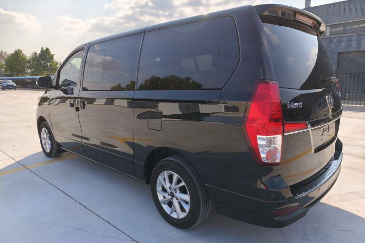 Used FORTHING Lingzhi PLUS 2021 Travel Edition 2.0L Manual Luxury 7-Seater

