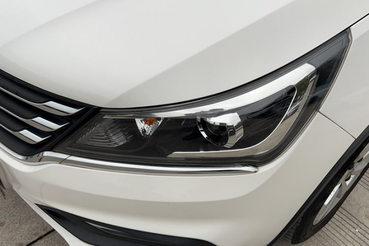 Used Baojun 310W 2017 1.5L Manual Fashion Model China V