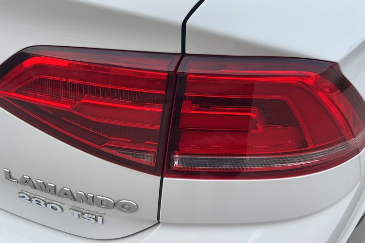 Used Volkswagen Lamando 2015 280TSI DSG Comfort Edition Exterior 8