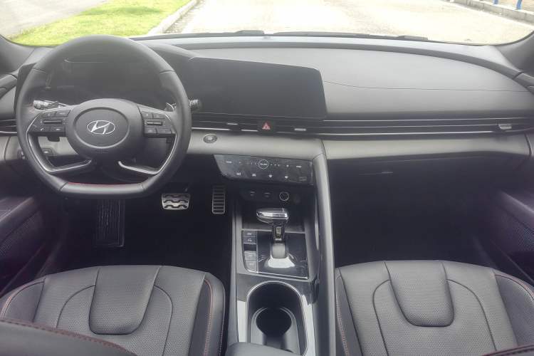 Used Hyundai Elantra 2022 240TGDi DCT LUX Prestige Edition Interior 2