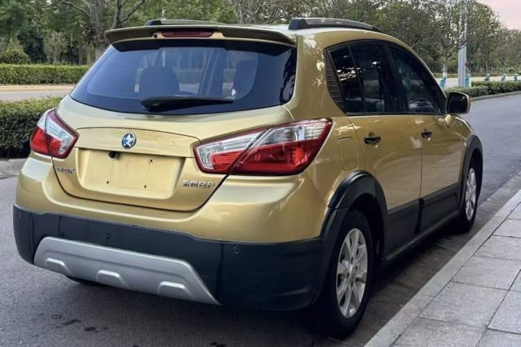 Used Venucia R50X 2015 1.6L Automatic Luxury Edition