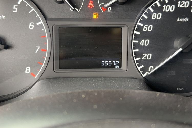 Used Nissan Sylphy 2012 1.6 XL Manual Luxury Edition Odometer Close Up