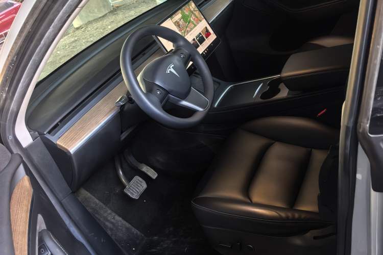 Used Tesla Model Y 2022 Long-Range All-Wheel-Drive Version
