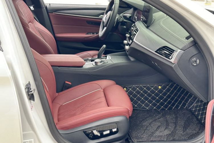 Used BMW 5 Series 2023 530Li Luxury Edition M Sport Package Interior 12