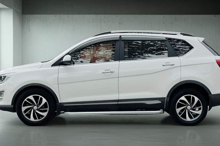 Used Baojun 560 2016 1.5T Manual Luxury Model Exterior 4