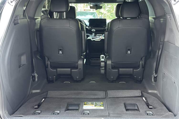 Used Toyota Granvia 2024 2.5L Hybrid Prestige PLUS Four-Wheel Drive Version
