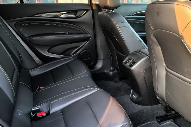 Used Buick Regal 2024 25T Deluxe Edition Interior 8