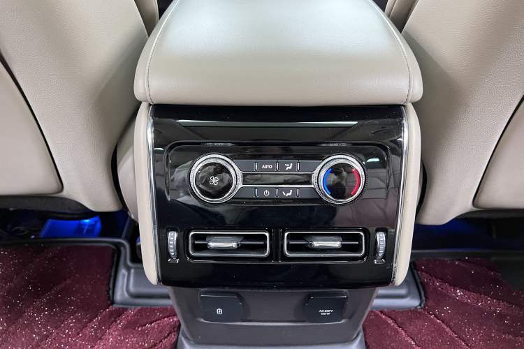 Used Lincoln Aviator 2020 3.0T V6 Four-Wheel Drive Premium Edition Interior 2