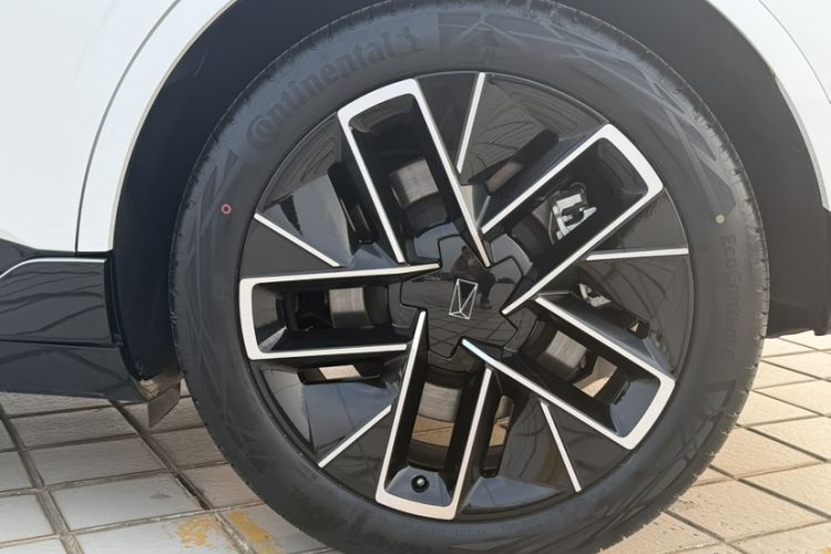 Used Avatr 11 2024 580 Three-Laser Four-Wheel Drive Luxury Edition
