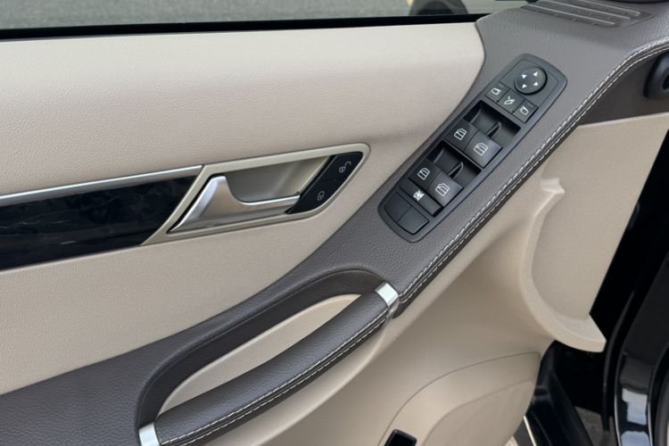 Used Mercedes-Benz R-Class 2017 R 320 4MATIC Business Edition Prestige Model Interior 1