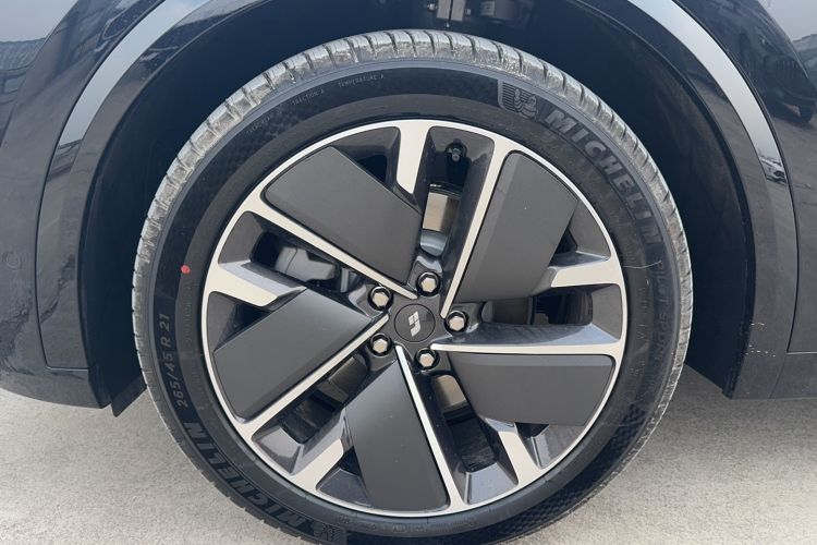 Used Li Auto L9 2025 Pro Smart Refreshed Edition
