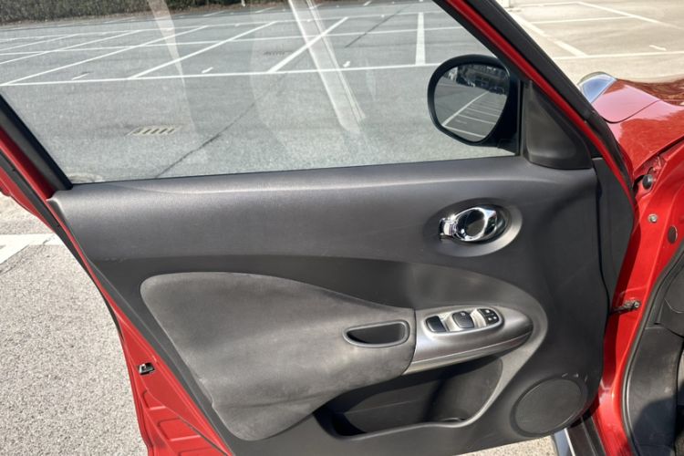 Used Infiniti ESQ 2014 1.6L Spontaneous Edition
