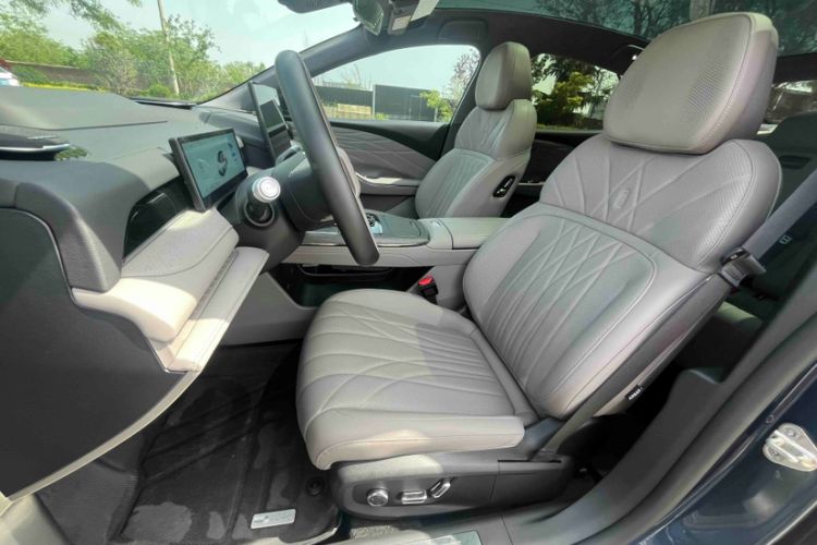 Used Geely Galaxy 8 2025 130km EM-P Starship Edition
