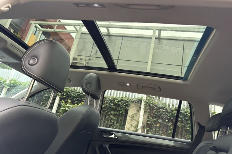 Used Volkswagen Tiguan L 2021 330TSI Automatic Two-Wheel Drive R-Line Enhanced Edition Headliner