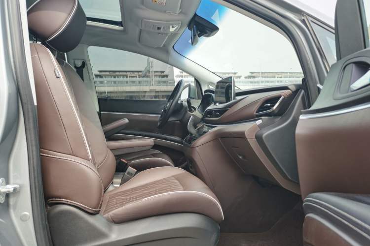 Used Buick GL8 2023 Land Executive Class 652T Luxury Model