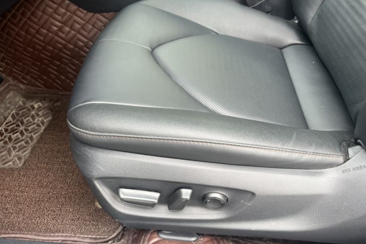 Used Toyota Camry 2019 Revised Version 2.0G Luxury Edition Interior 8