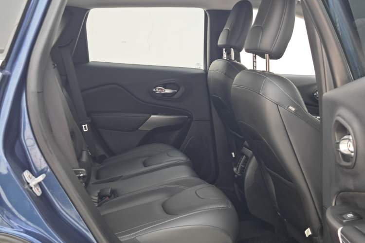 Used Jeep Cherokee 2019 2.0L 2WD Premium Edition China VI