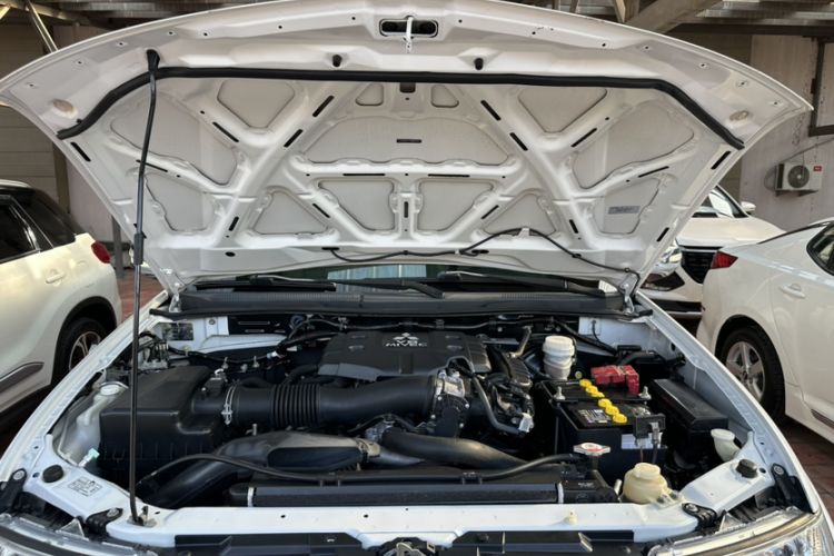 Used Mitsubishi Pajero Sport 2013 3.0L Automatic 4x4 Flagship Edition
