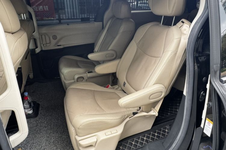 Used Toyota SIENNA 2021 2.5L Hybrid Premium Edition Interior 5