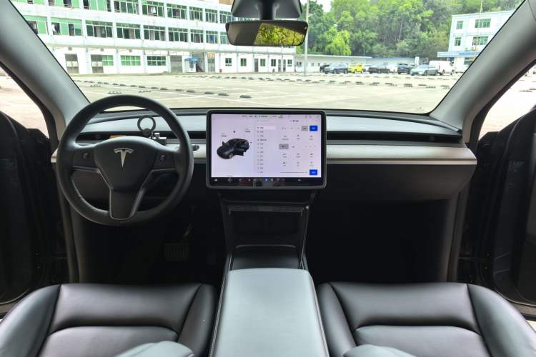Used Tesla Model Y 2021 Long-Range All-Wheel-Drive Version
