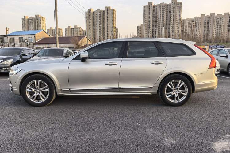 Used Volvo V90 2017 Cross Country T5 AWD Smart Range Edition