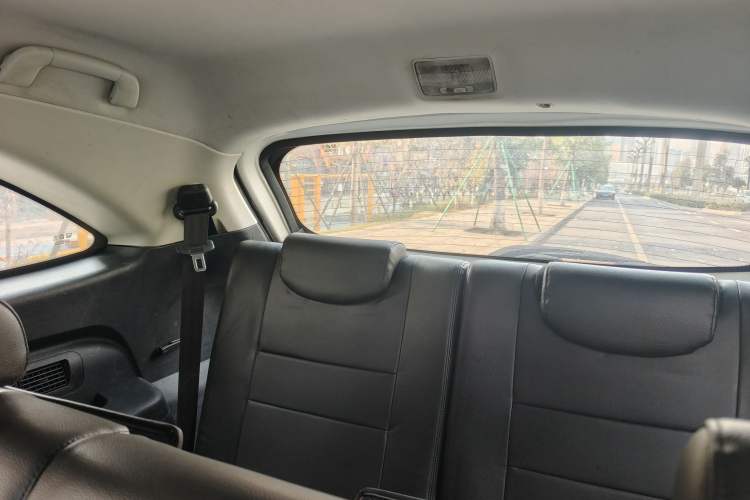 Used JMC Yusheng S350 2013 2.4T Manual Two-Wheel Drive Diesel Luxury 7-Seater
