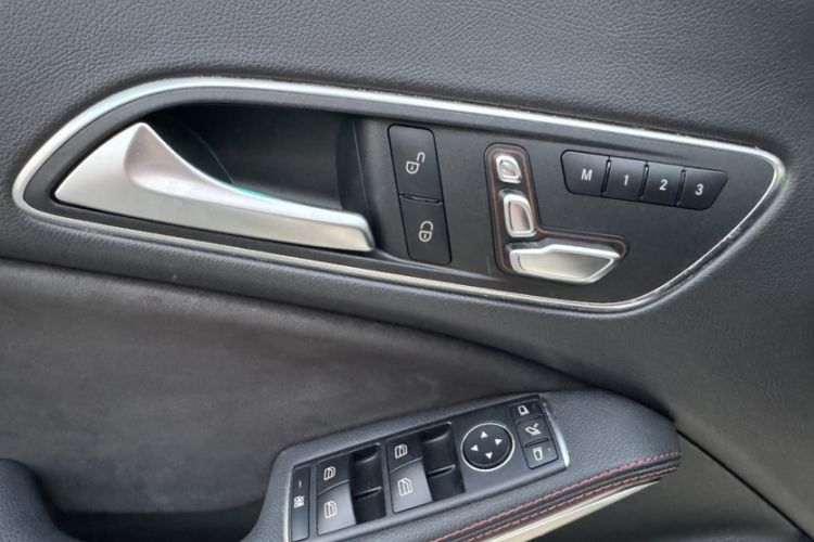 Used Mercedes-Benz CLA 2018 CLA 220 4MATIC Interior 9