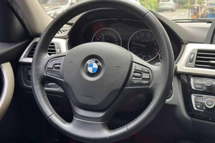 Used BMW 3 Series 2016 320Li Ambition Model
