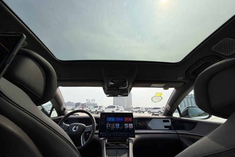 Used Denza Z9 2024 1100 km All-Wheel-Drive Ultra Version
