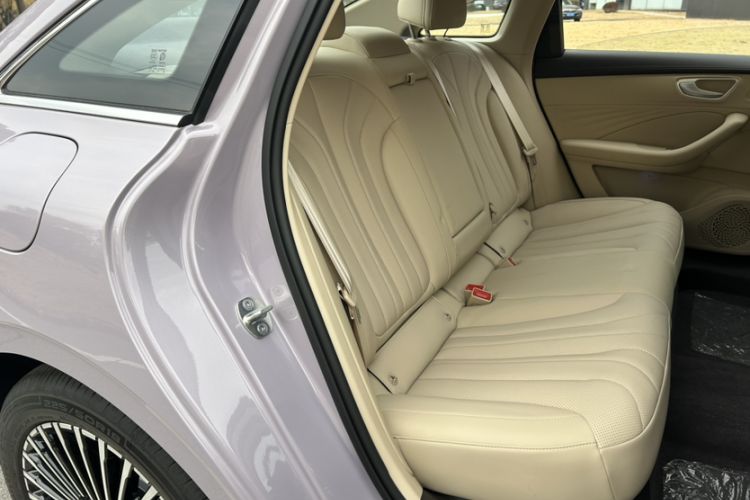 Used Roewe M7 DMH 2025 Model 160km Premium Version
