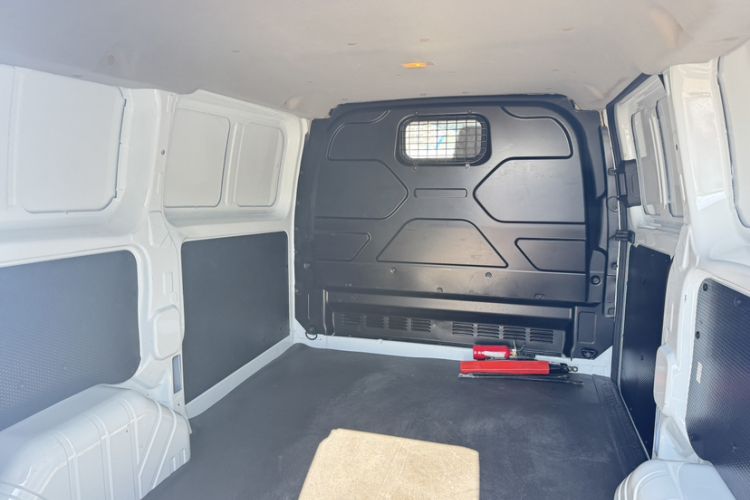 Used Ford Transit 2019 2.0T Diesel Van Short Wheelbase Low Roof 3-Seater China VI Standard