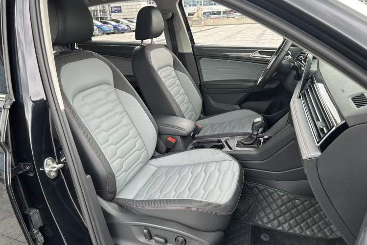 Used Volkswagen Tiguan X 2022 330TSI Two-Wheel-Drive Flagship Edition Right Front Seat