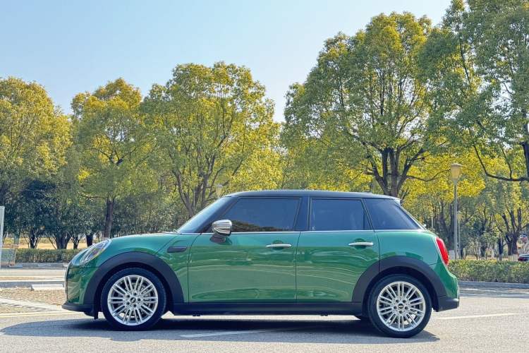 Used MINI MINI 2022 Updated 1.5T COOPER Classic Edition Five-Door Version