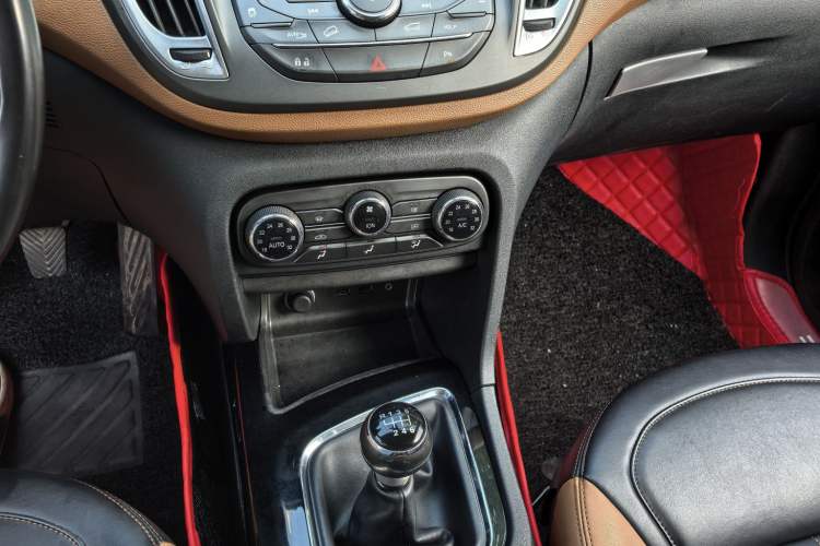 Used Soueast DX7 2015 1.5T Manual Luxury Model