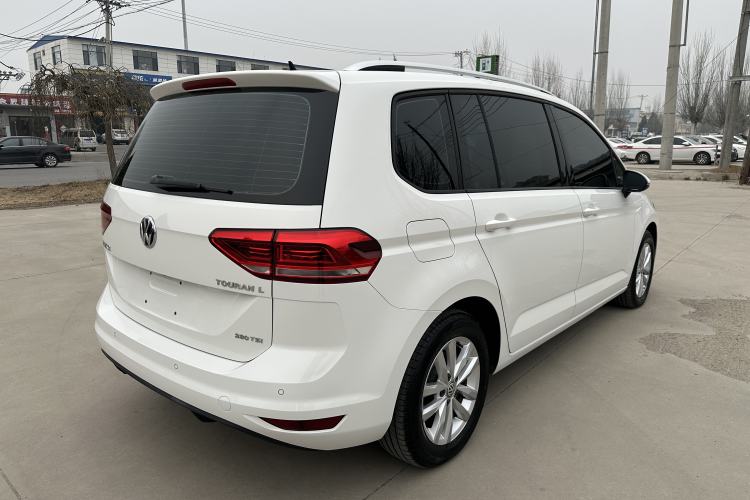 Used Volkswagen Touran 2016 Volkswagen Touran L 280TSI DSG Comfort Edition Exterior 3