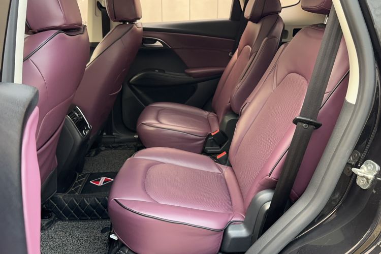 Used BORGWARD BX7 2016 28T Two-Wheel Drive Luxury Version 6 Seats Interior 3